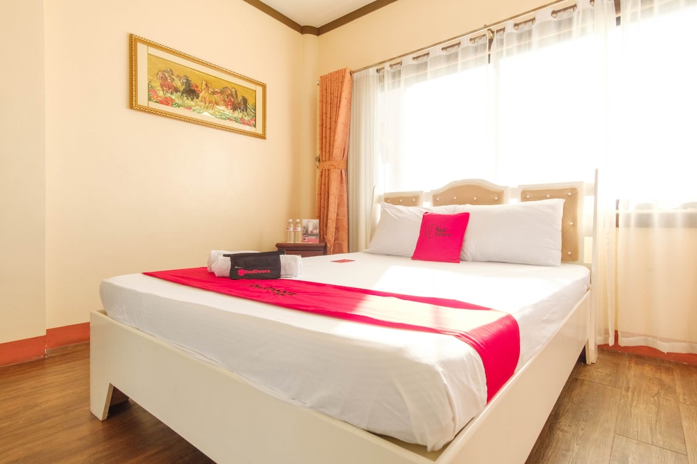 Double Room (Reddoorz) - Photo 3
