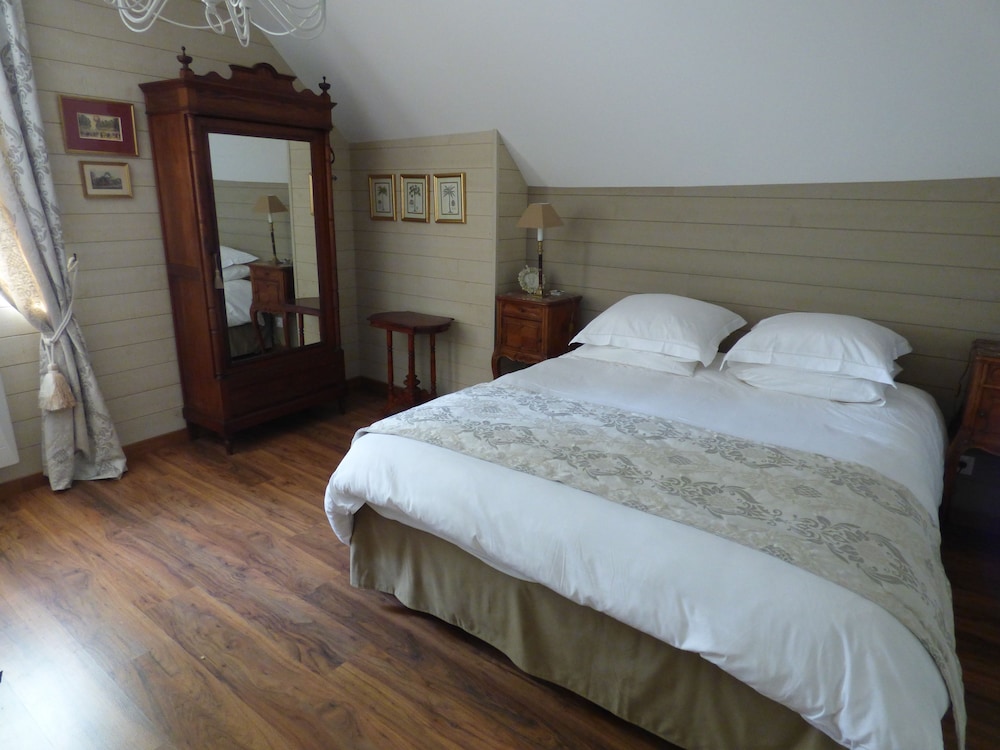 Room (Charlotte)