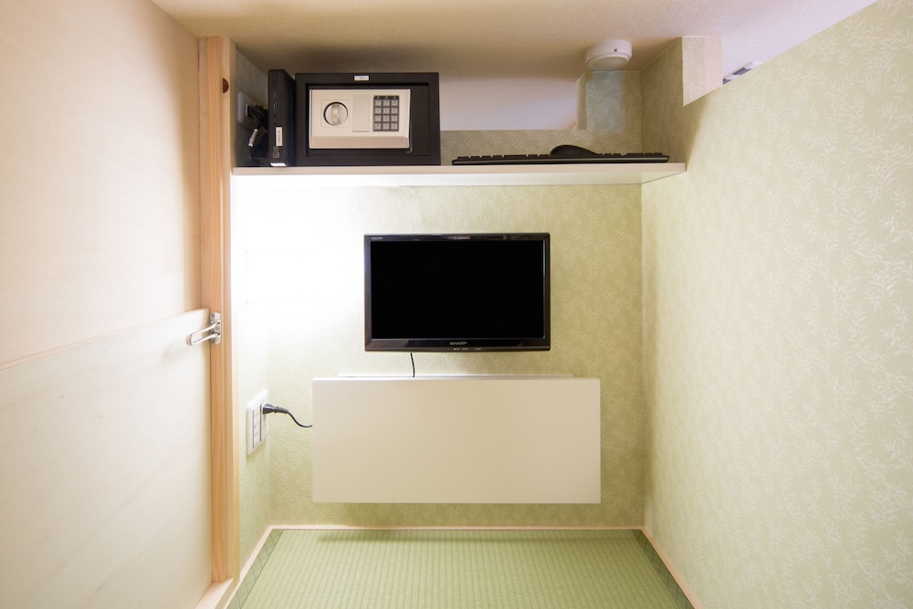 3capsule beds at Shared Dormitory, Non-smoking, (partition between capsules can be opened/closed) photo 2
