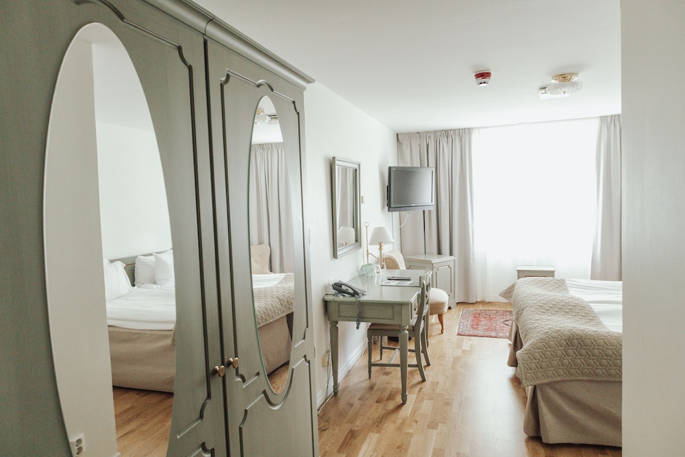Standard Double or Twin Room photo 3