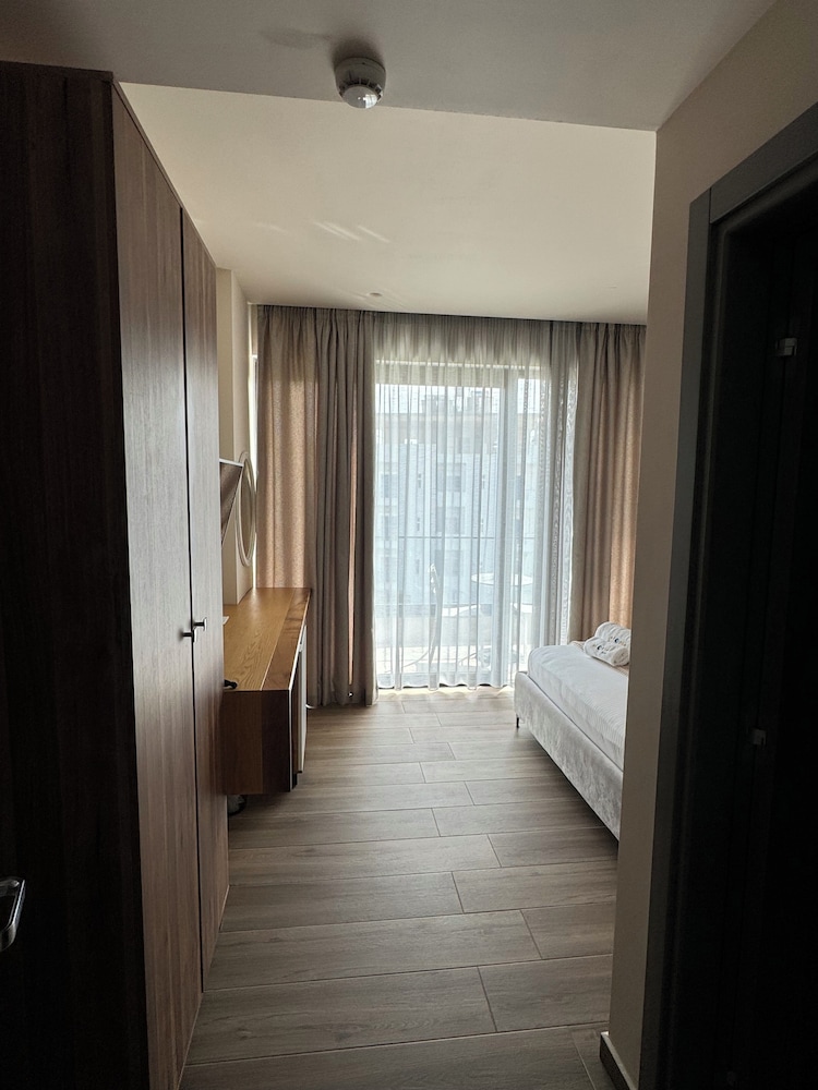 Deluxe Double Room, Balcony, Partial Sea View photo 3