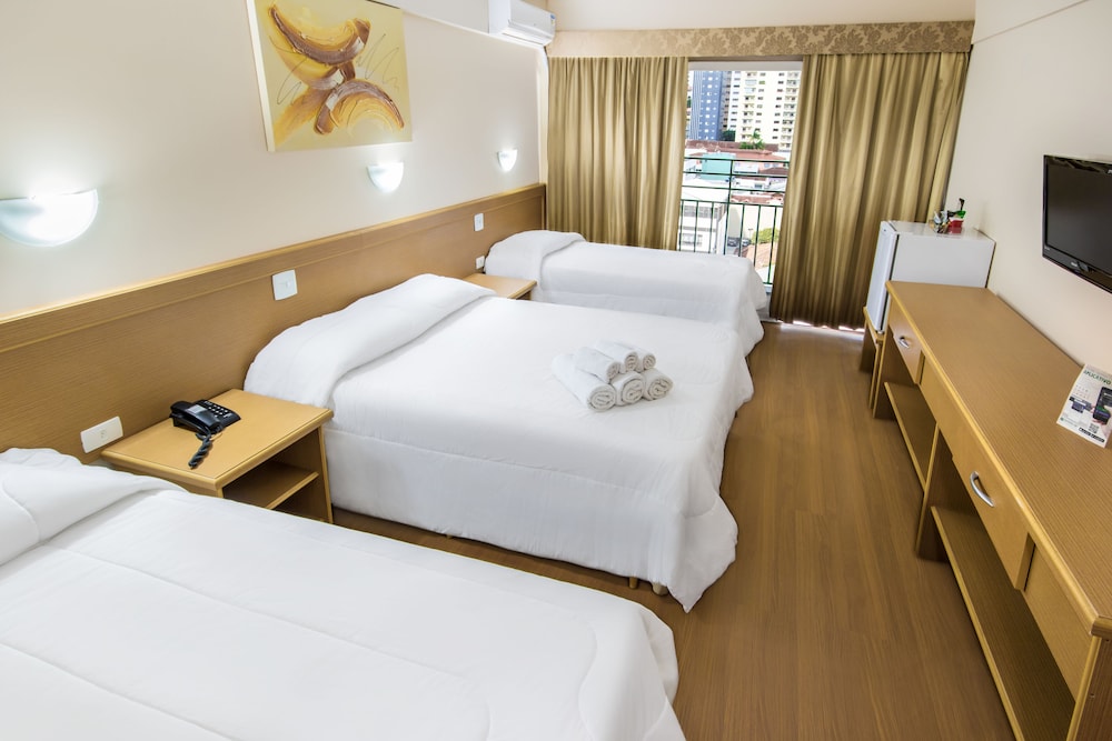Executive Quadruple Room photo 2