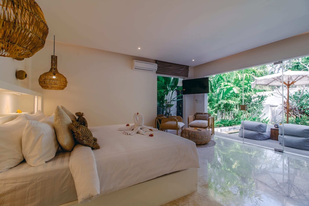 Basic Villa, 1 King Bed photo 1