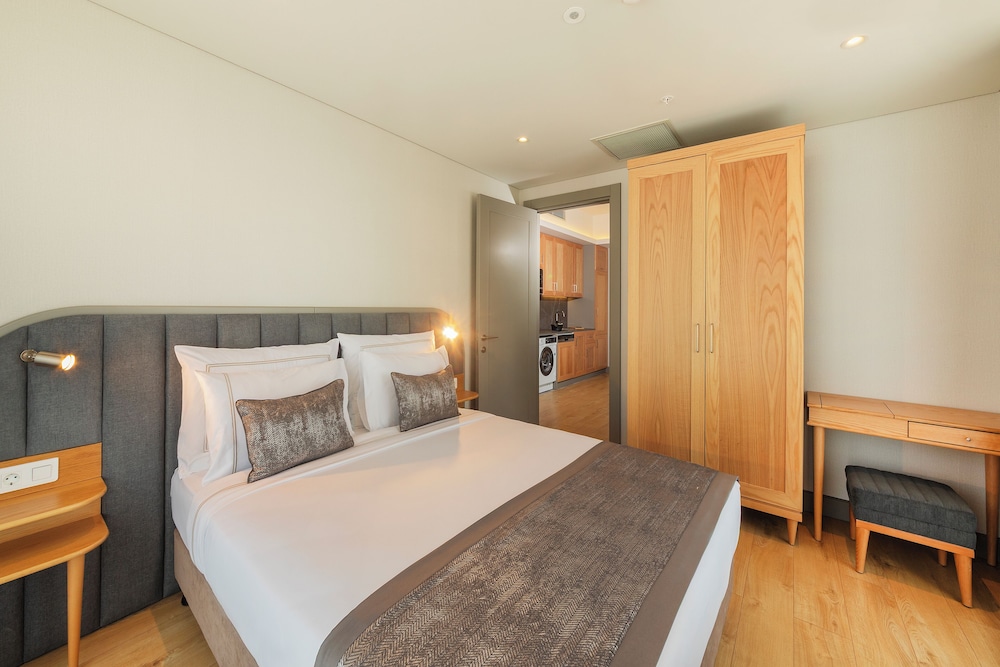 Deluxe Apartment, 2 Bedrooms, Terrace, City View photo 2