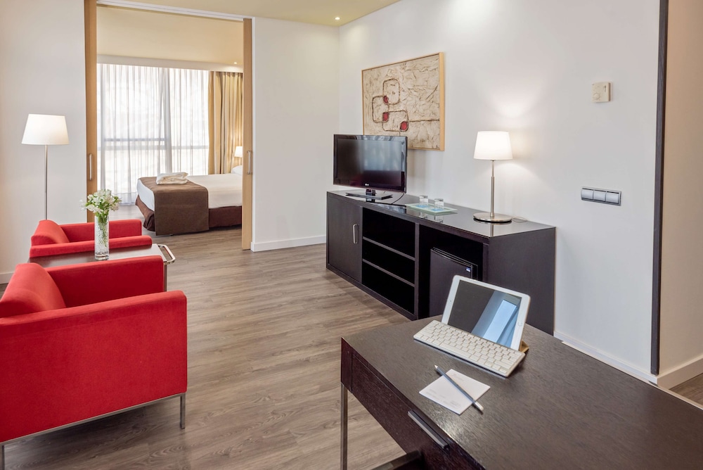 Junior Double Room Single Use thumbnail 5