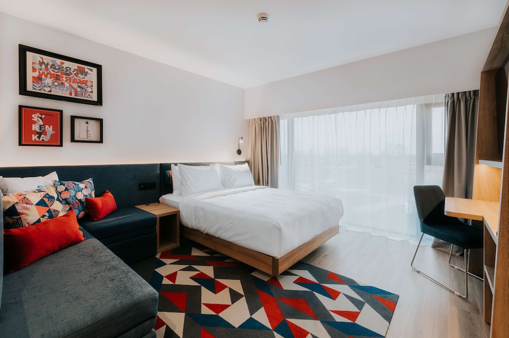 Premium Room, 1 Queen Bed with Sofa bed - Photo 7