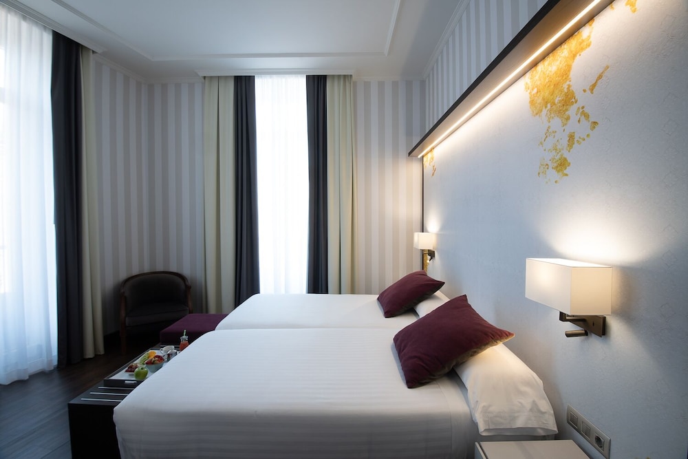 Standard Twin Room (with extra bed) - Photo 1