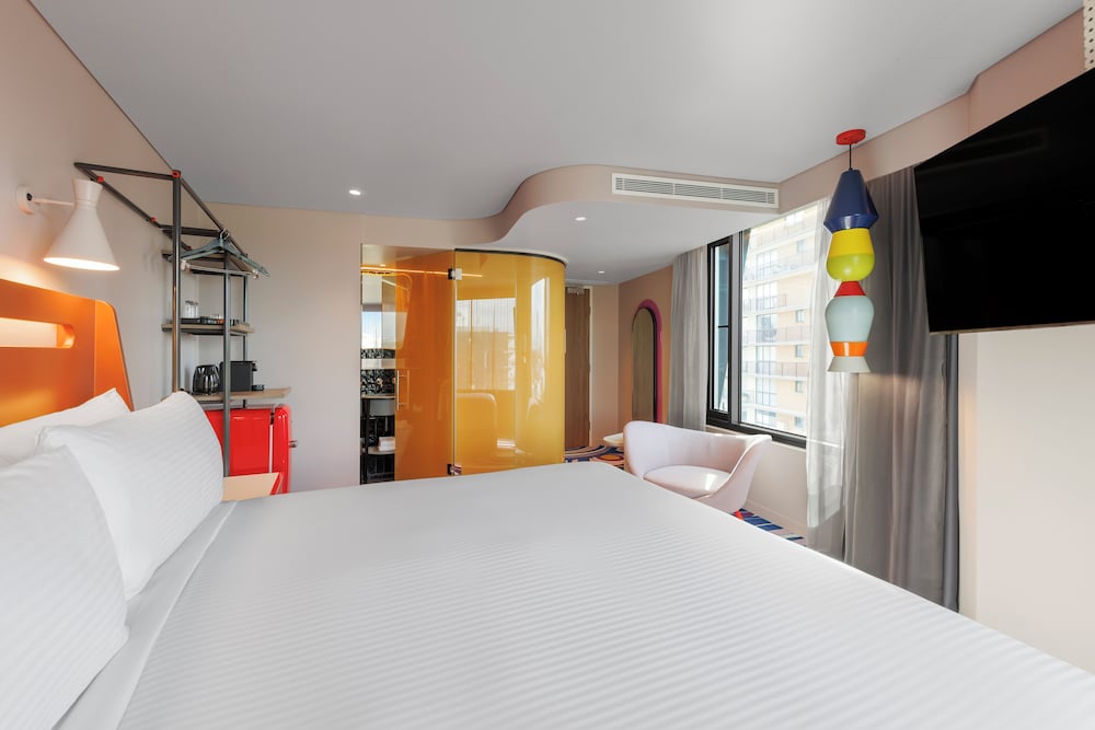ADGE King Room photo 3