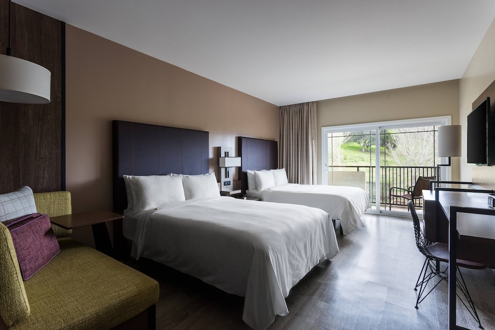Room, 1 King Bed - Photo 2