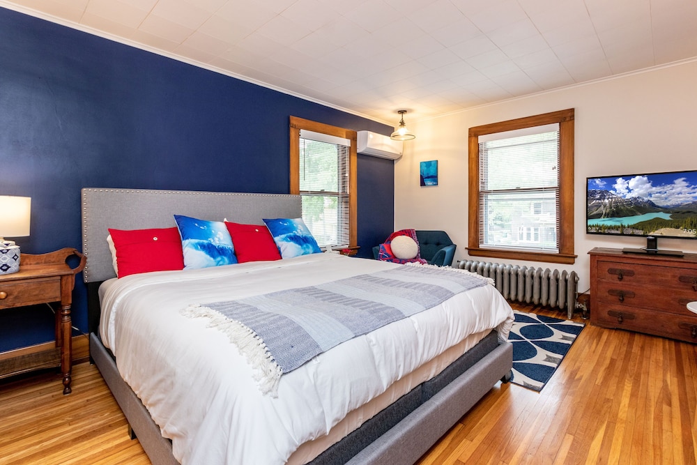 Falls Room photo 1