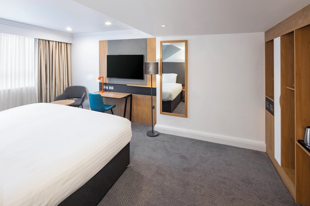 Standard Room, 1 Queen Bed, Accessible photo 1