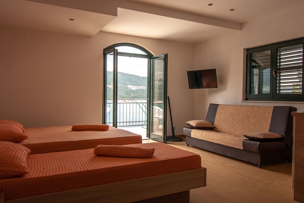 Studio, Sea View (5 Bed) photo 1