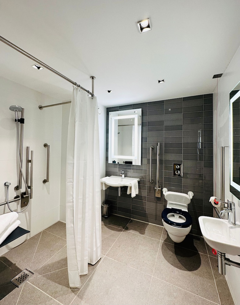 Studio Suite - Photo 3