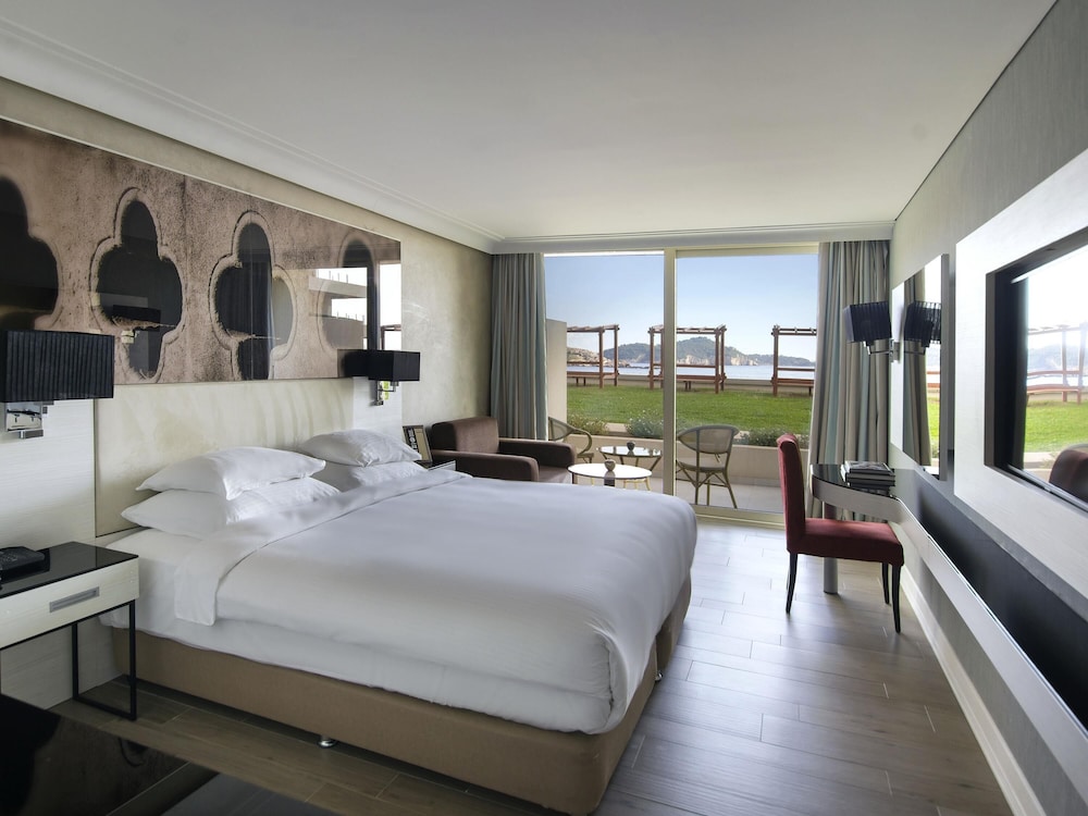 Superior Room, 1 King Bed, Garden View