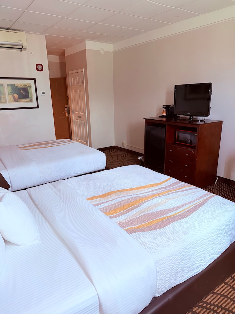 Deluxe Double Room, 2 Queen Beds, Non Smoking, Mountain View