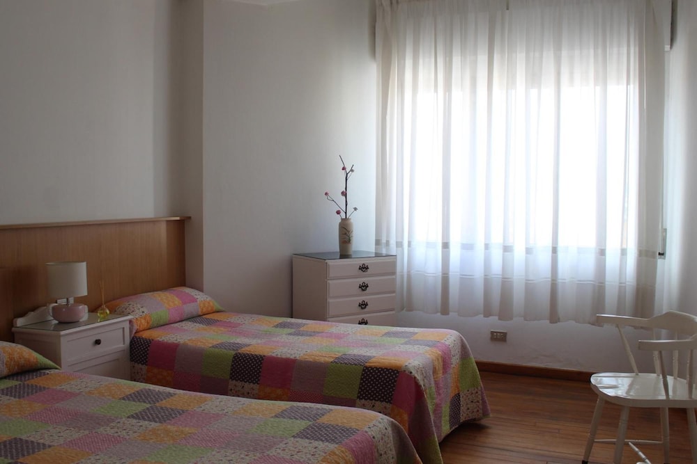 Dormitorio Compartido, Dormitorio Mixto, Baño Compartido (1 cama en un Dormitorio de 4 Camas)