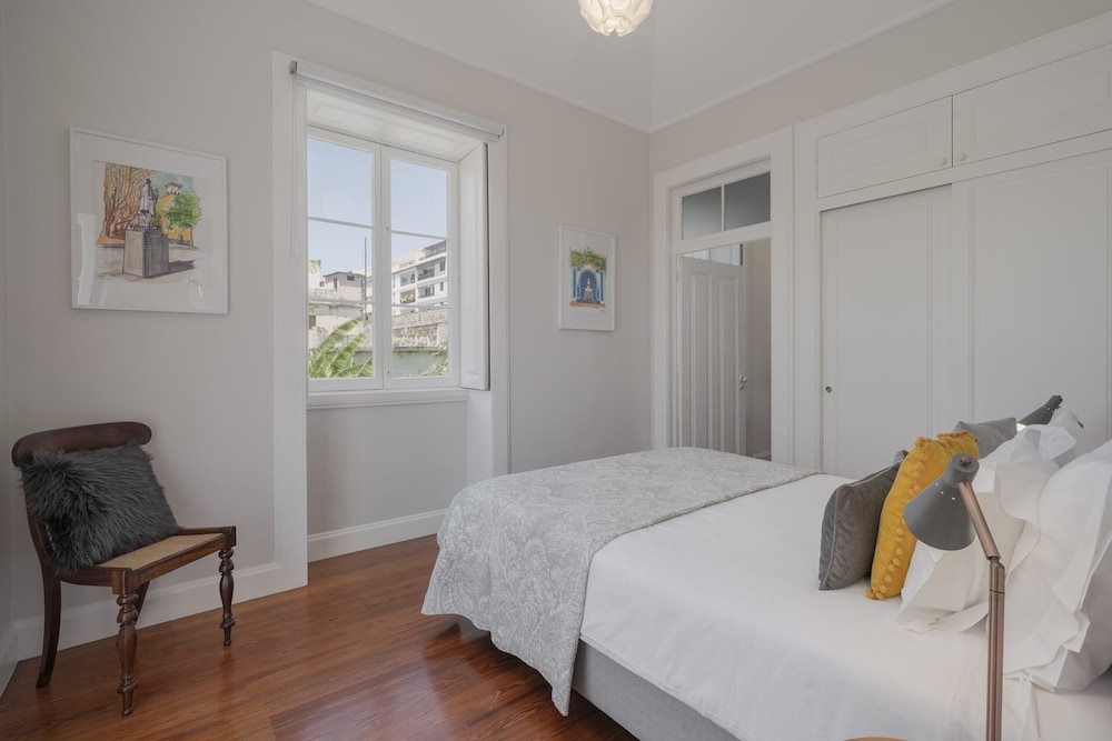 Basic Villa, Multiple Beds