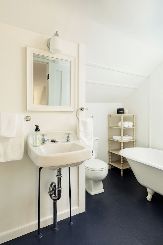 Superior Double Room, City View photo 3