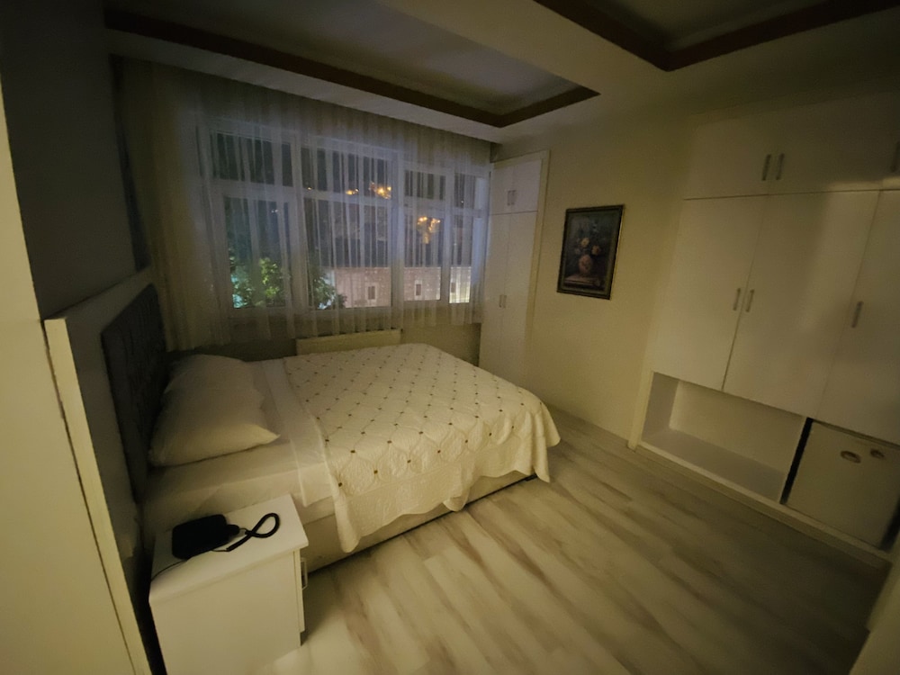 Family Room photo 3