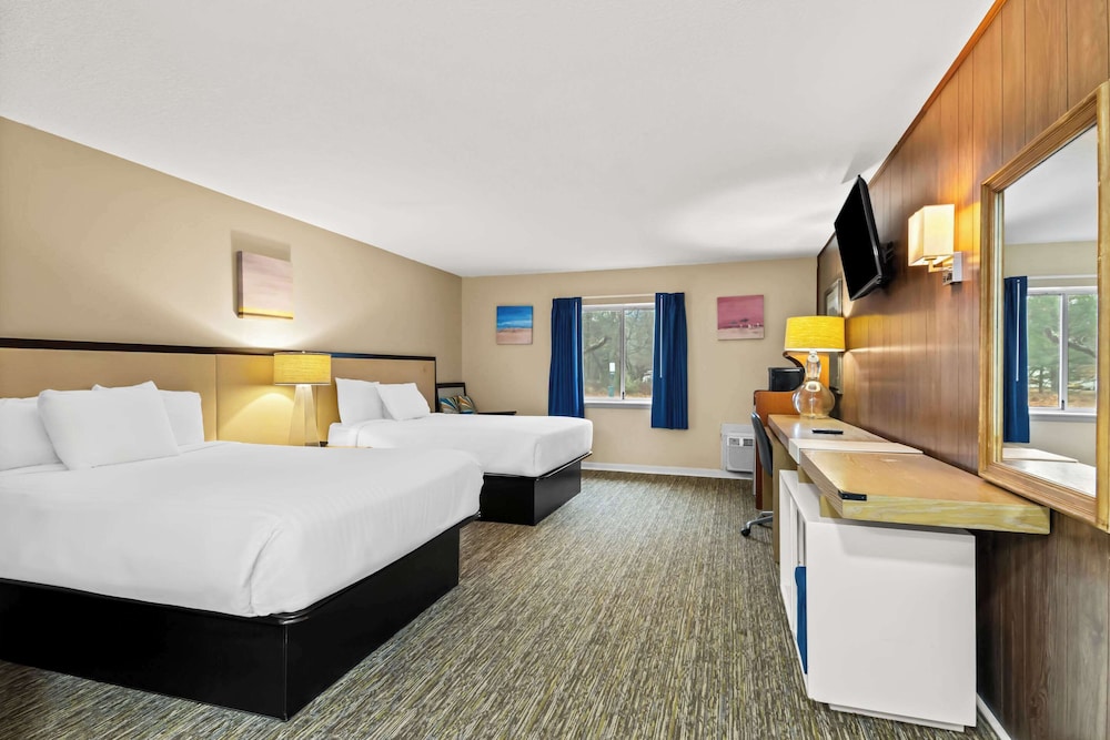 Standard Room, 2 Queen Beds, Non Smoking