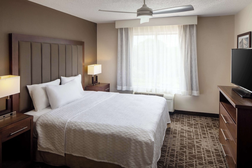 Premium Suite, 1 King Bed, Accessible, Bathtub
