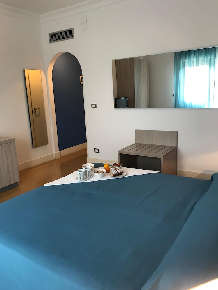Standard Double or Twin Room photo 2