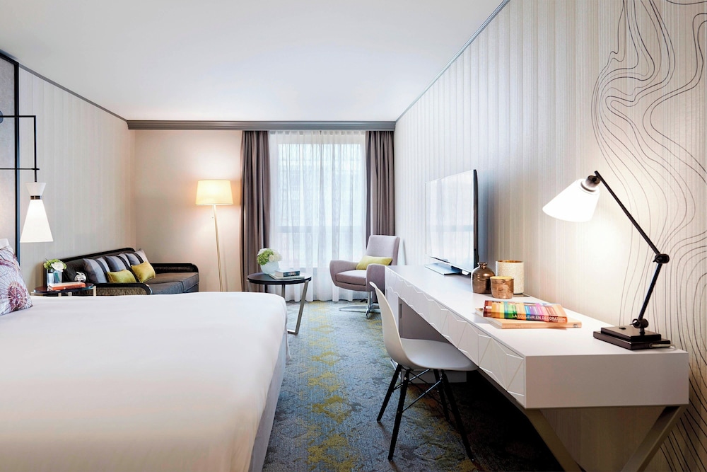 Room, 1 King Bed with Sofa bed - Photo 4