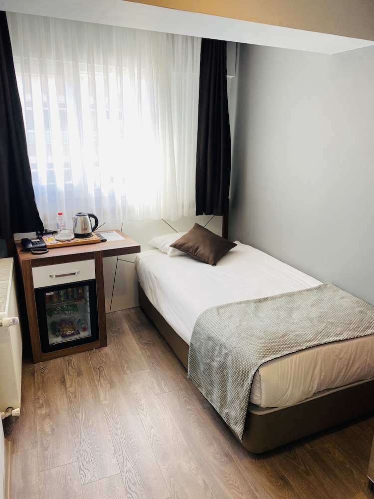 Economy Single Room, 1 Large Twin Bed thumbnail 5
