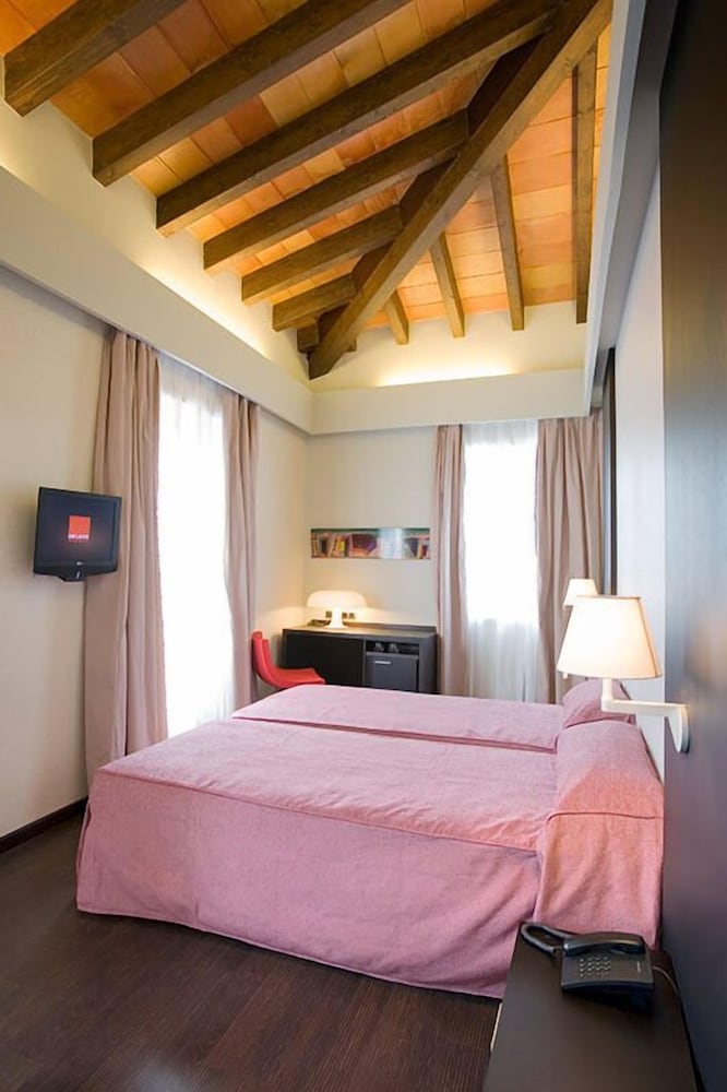 Superior Double Room - Photo 4