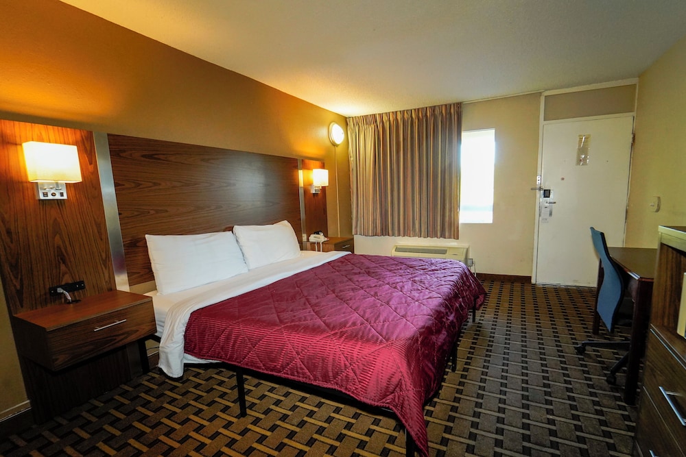 Room, 1 King Bed, non Smoking, Pet Friendly photo 1