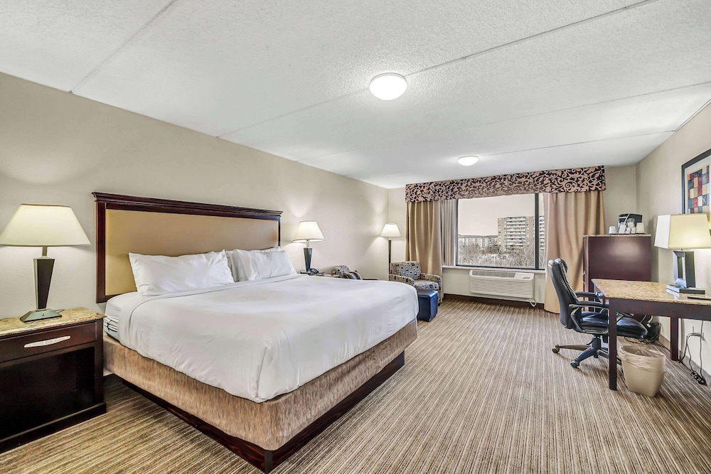 Room, 1 King Bed, Non Smoking - Photo 3