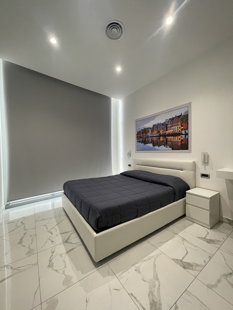 Amsterdam Room