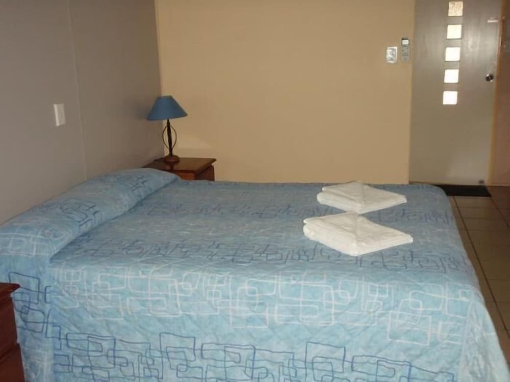 Standard Room, Non Smoking (Queen/Single) photo 1