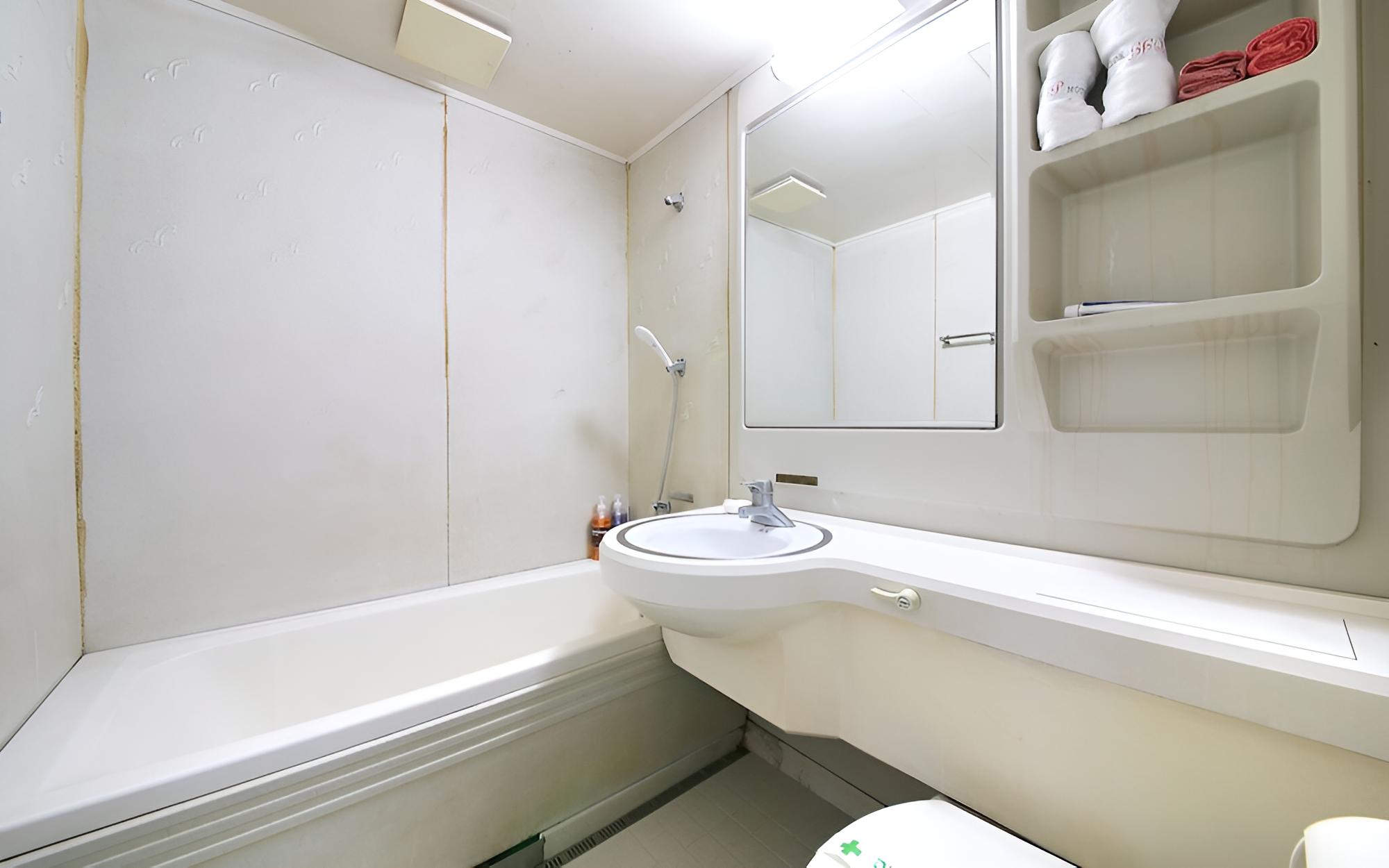 Room (Standard Room) - Photo 13