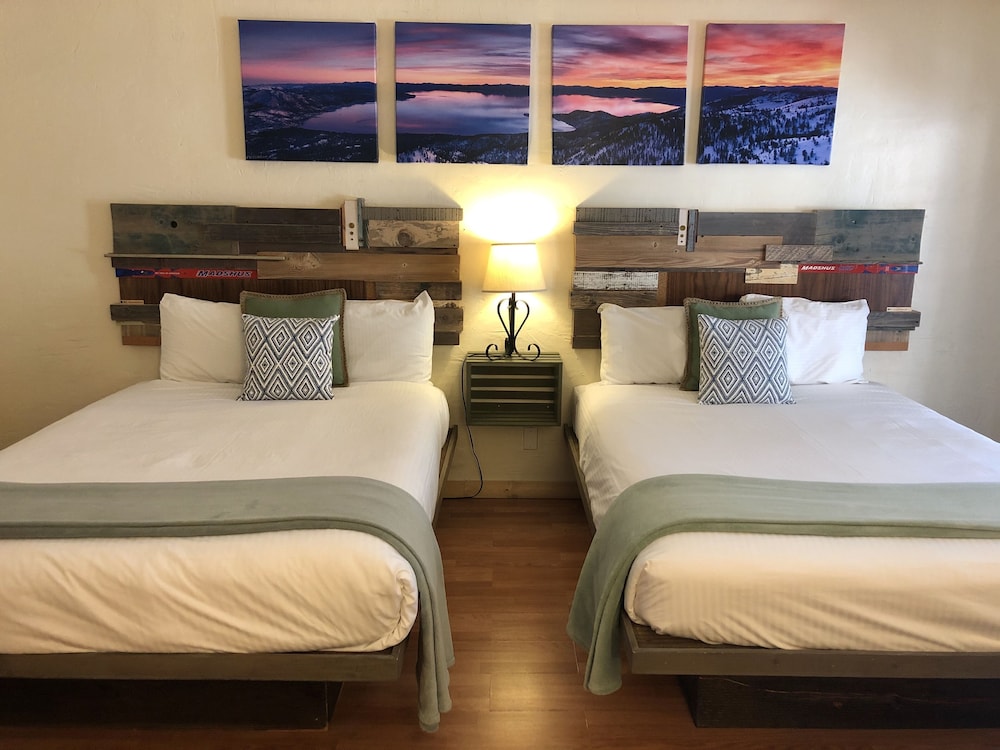 Standard Room, 2 Queen Beds photo 2