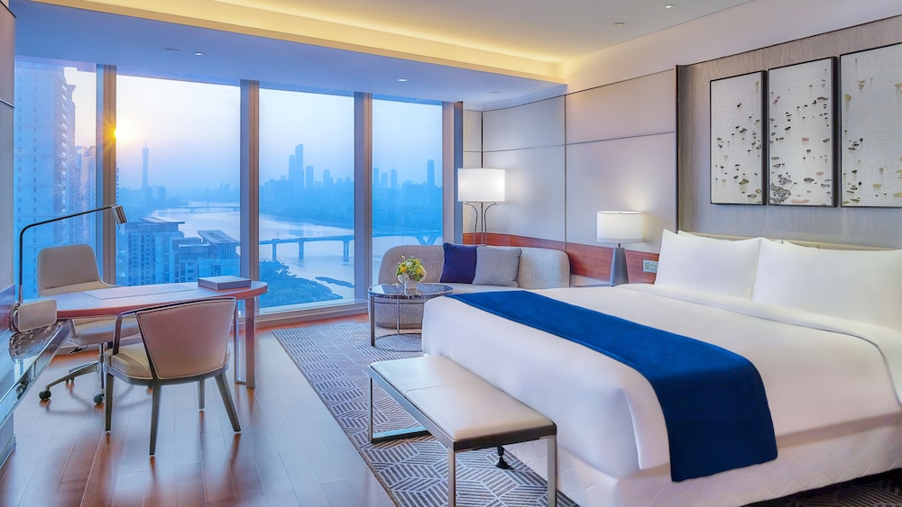 Classic Room, 1 King Bed (Pearl River View)