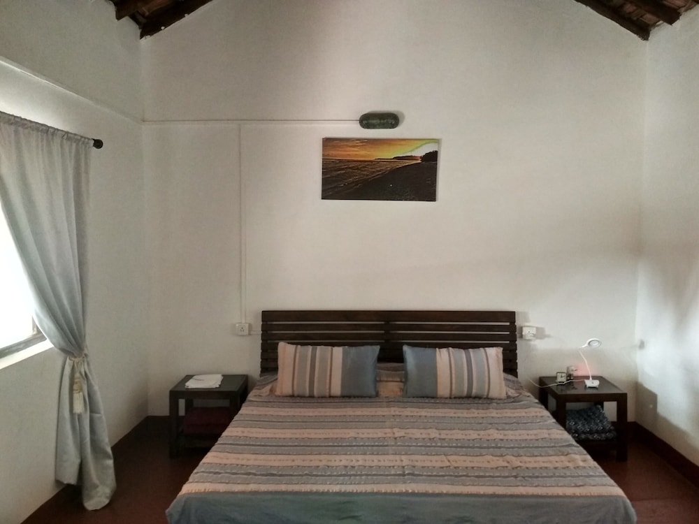 Deluxe Cottage, 1 King Bed, Garden View, Beachside photo 2