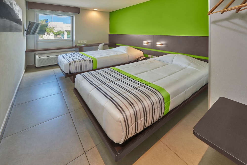 Room, 2 Twin Beds - Photo 7