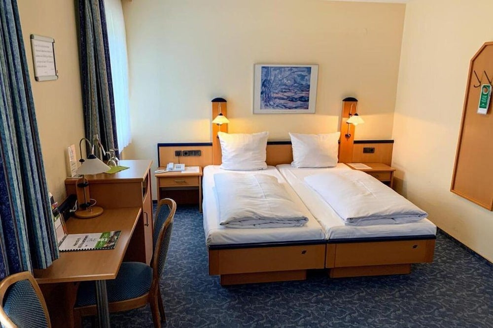 Budget double room, small room 15 sqm, nonsmoking - Photo 1