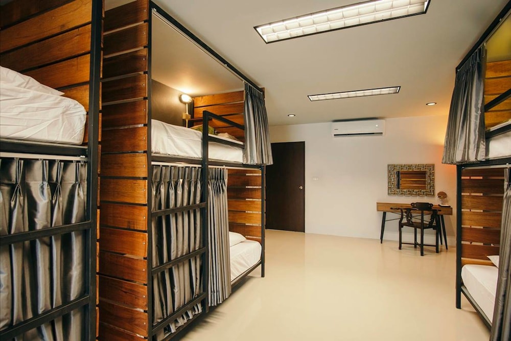 12-Bed Mixed Dormitory With Shared Bathroom photo 2