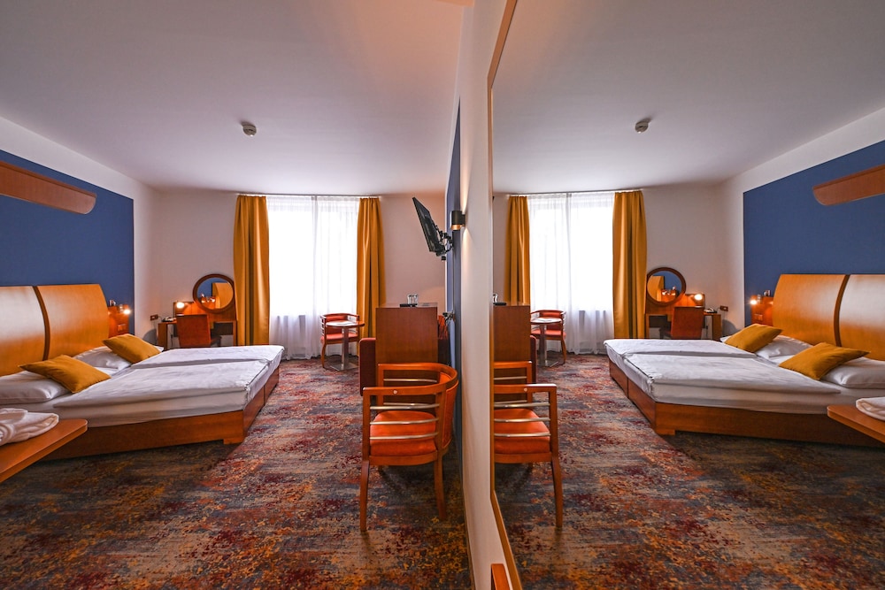 Standard Double or Twin Room, Pool View photo 3