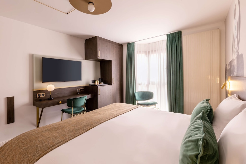 Superior Room, 1 King Bed, Non Smoking (Twin bed on request) - Photo 1