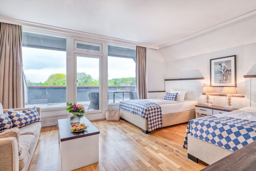 Premium Double Room thumbnail 6