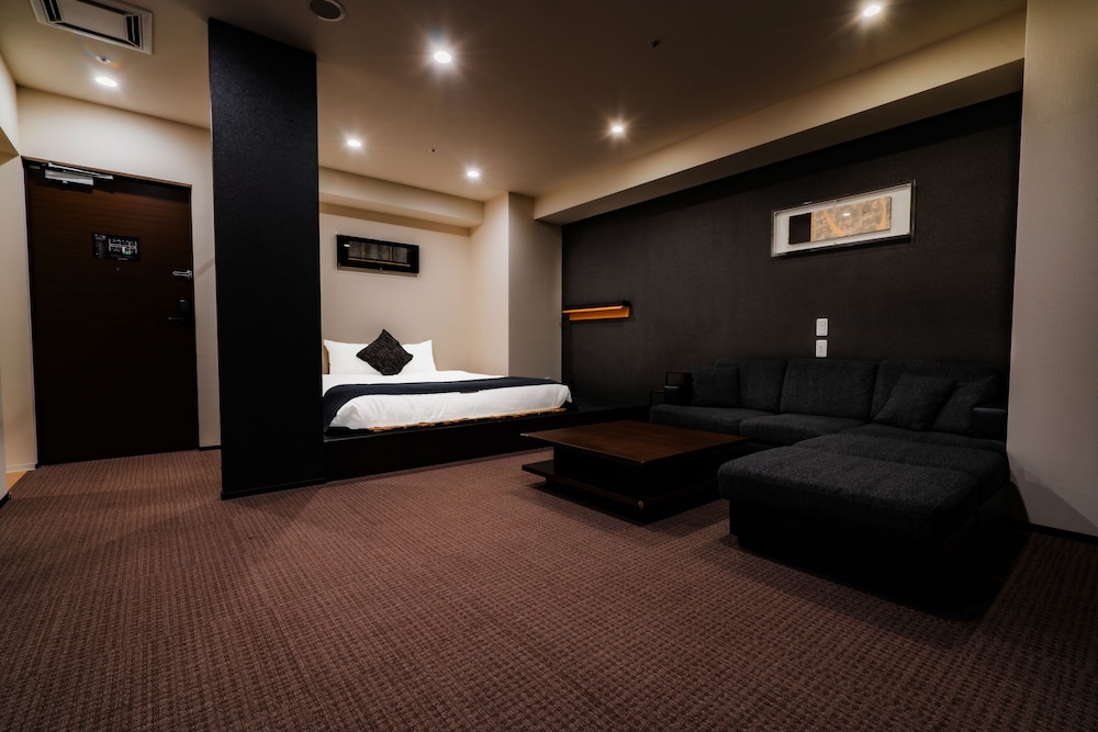 Premium Penthouse, 1 Queen Bed, Hot Tub, City View