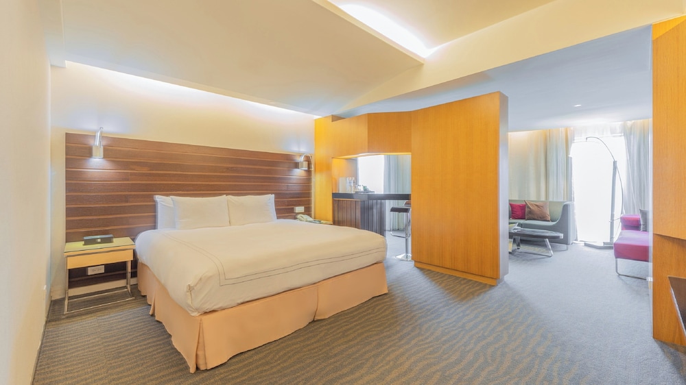 Superior Suite - Photo 6
