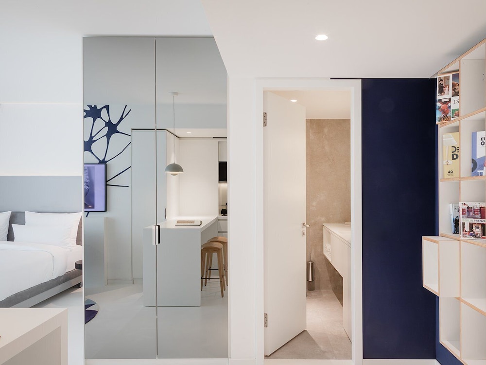 Room (Living) thumbnail 5