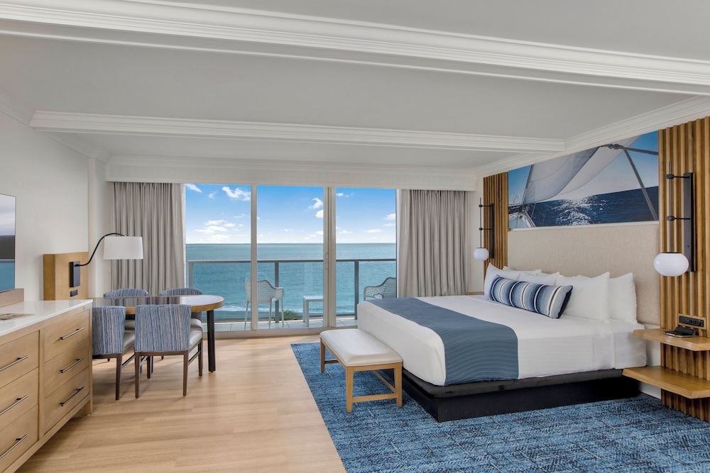 Deluxe Room, 1 King Bed, Oceanfront
