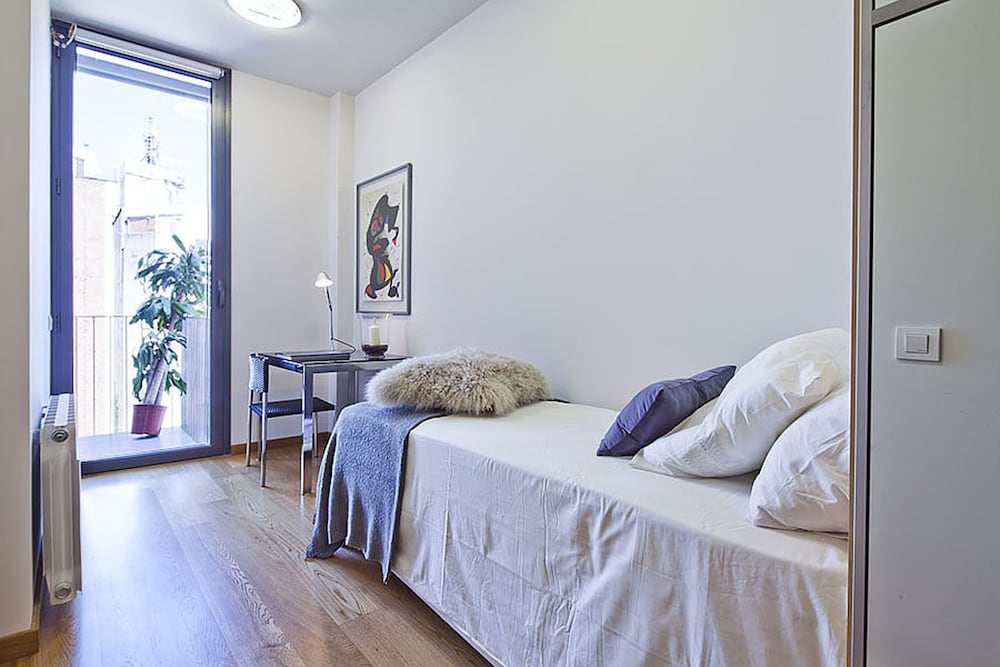 City Apartment, 3 Bedrooms, Pool Access photo 2