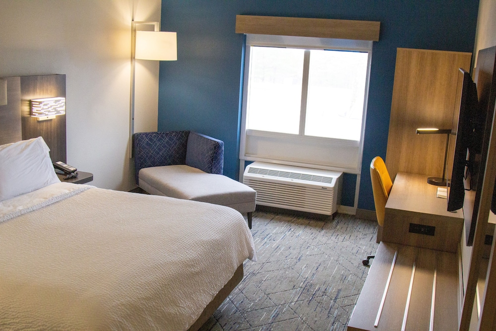 Suite, 1 King Bed - Photo 2
