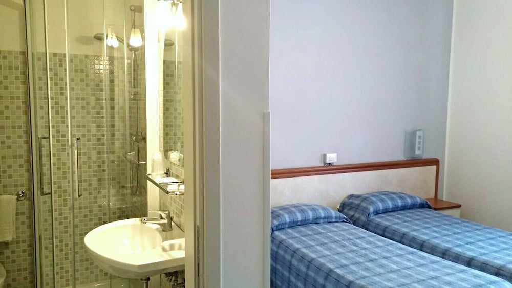 Twin Room - Photo 1